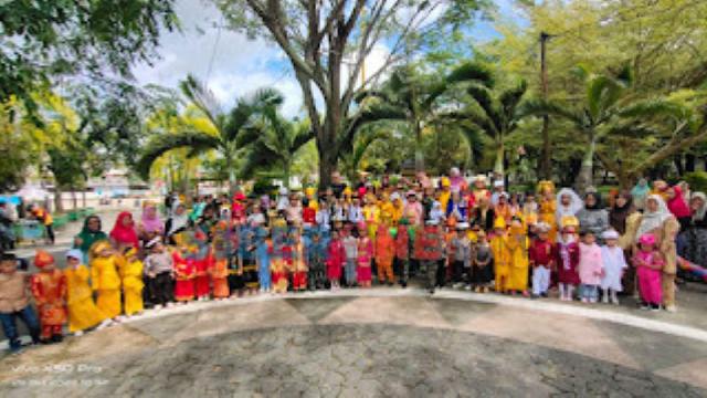 Peringati Hari Sumpah Pemuda, TK Pembina Tembilahan Laksanakan Upacara dan Karnaval Budaya