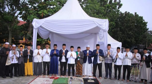 Pimpinan DPRD Ikut Sholat Ied Bersama Pj Wako Baru di MPP