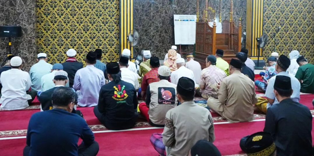 Pj.Bupati Herman Akhiri Safari Ramadhan Bagian Utara Inhil dengan Sholat Subuh Berjama'ah di Mesjid Al-Falah Bersama Masyarakat Kateman