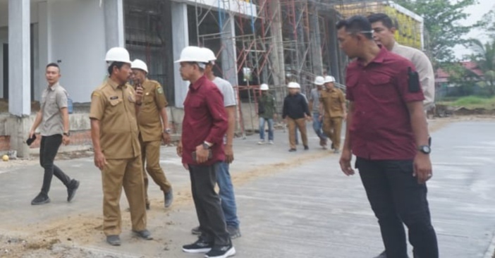 Pj Bupati Inhil Tinjau Progres Pembangunan Gedung Mal Pelayanan Publik di Tembilahan