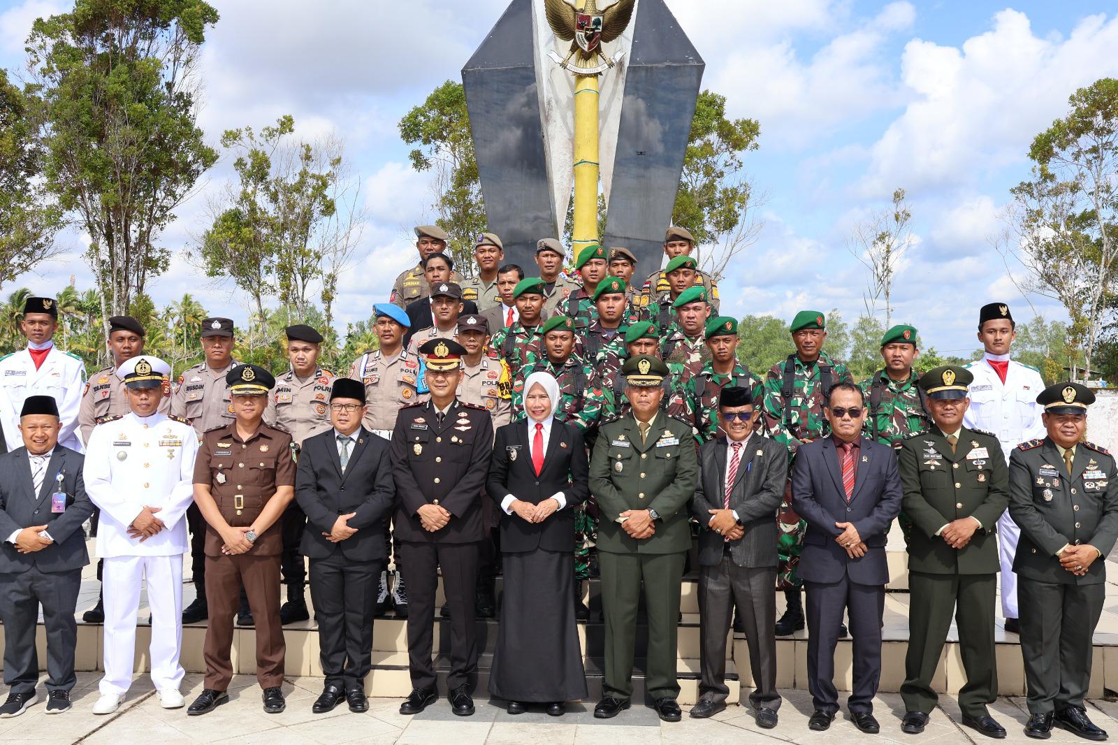 Peringati Harkitnas ke-177, Pemkab Inhil Ziarah dan Tabur Bunga di Taman Makam Pahlawan