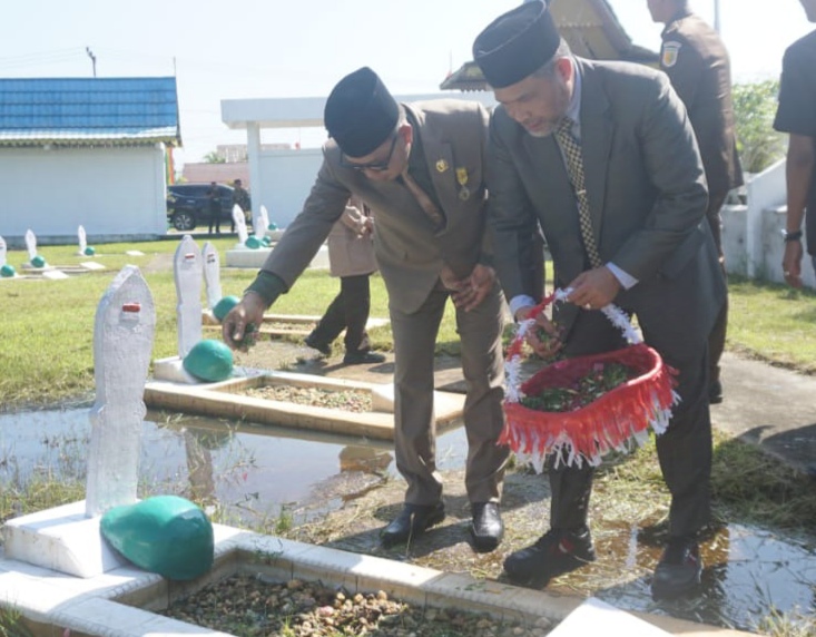 Pemkab dan Forkopimda Inhil Gelar Tabur Bunga di TMP Yudha Bhakti, Kenang Jasa Pahlawan