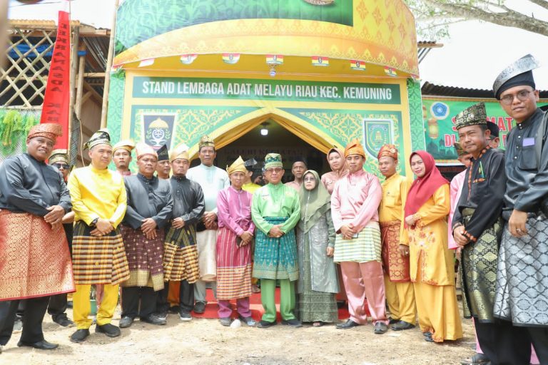 Bupati Lepas Pawai Ta'aruf dan Buka Stand Bazar MTQ ke-53 Tingkat Kabupaten Indragiri Hilir