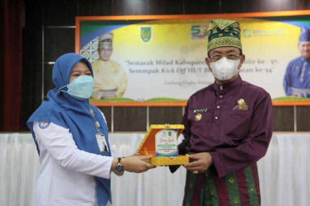 Pemkab Inhil Terima Penghargaan Dari BPJS Kesehatan Atas Capaian 144.000 Warga Inhil Menjadi Peserta JKN, Tertinggi Di Provinsi Riau