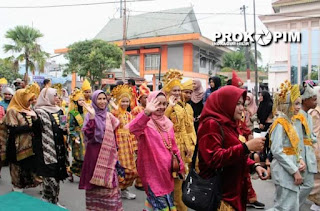 Bupati Inhil Lepas Pawai Pekan Ragam Budaya Nusantara dalam Rangka HUT TNI ke-78