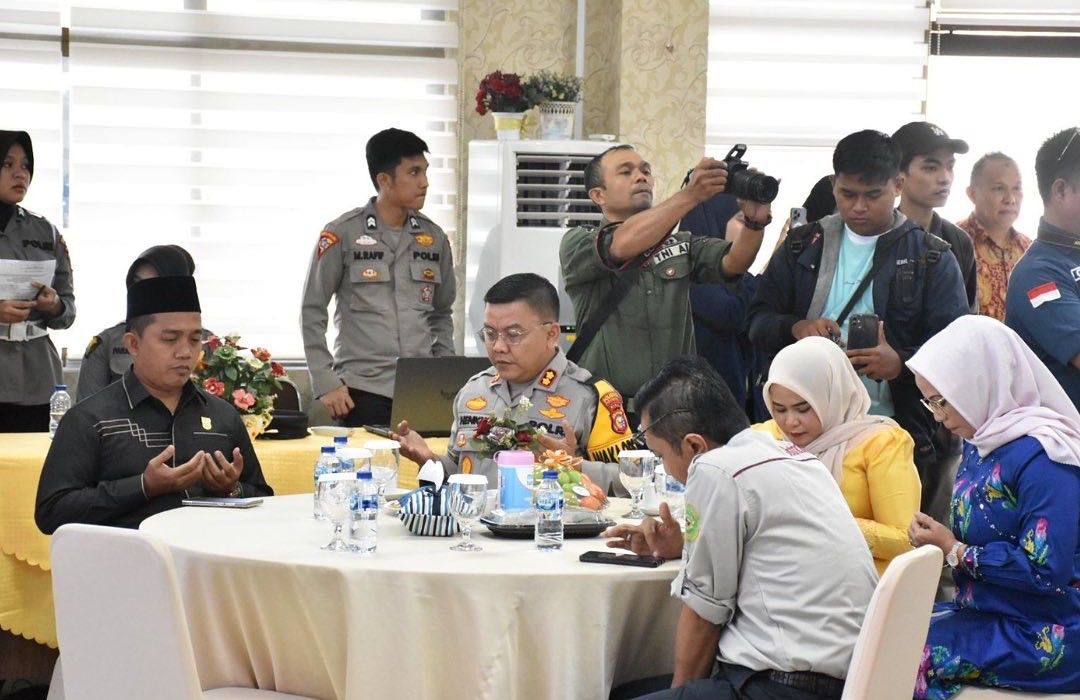 Pilkada Damai 2024, Ketua DPRD Isa Lahamid Hadiri Pertemuan Bersama Forkopimda
