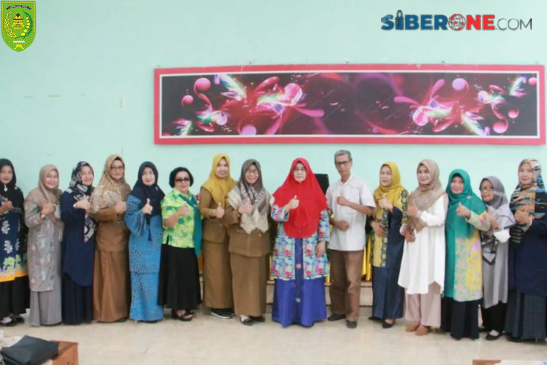 Pimpin Rapat Evaluasi Program Kerja, Ketua TP PKK Inhil: Mari Bangun Rasa Kekompakan