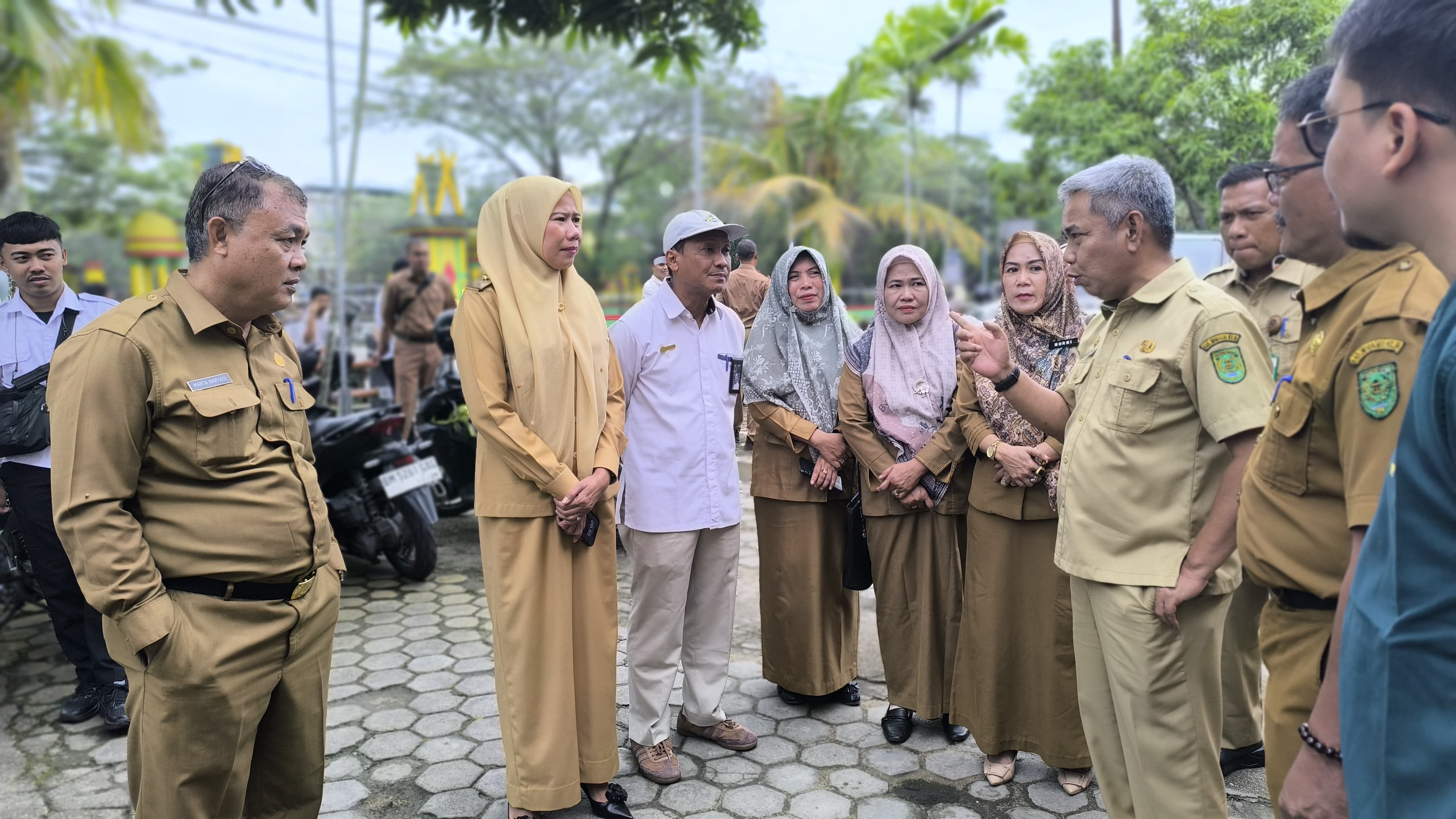 Hari Pertama Tugas, Wabup Inhil Kunjungi Pasar Murah dan Disdukcapil