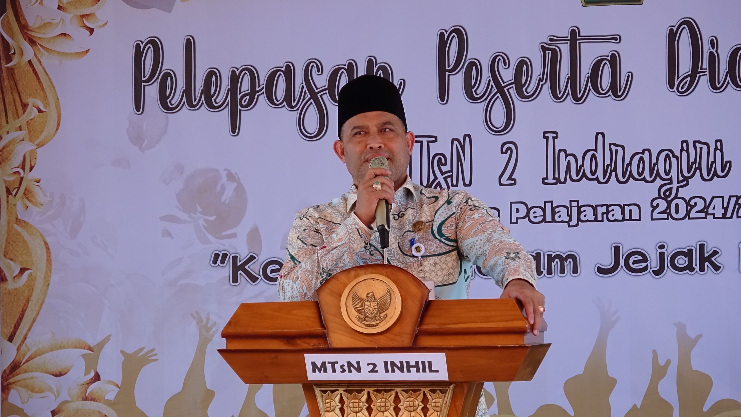 Staf Ahli Bupati Hadiri Acara Pelepasan Siswa Kelas IX MTsN 2 Indragiri Hilir