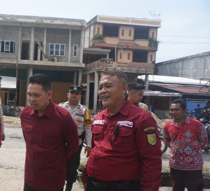 Di Tembilahan Hulu, PJ Bupati Inhil Tinjau Pelaksanaan Pasar Murah