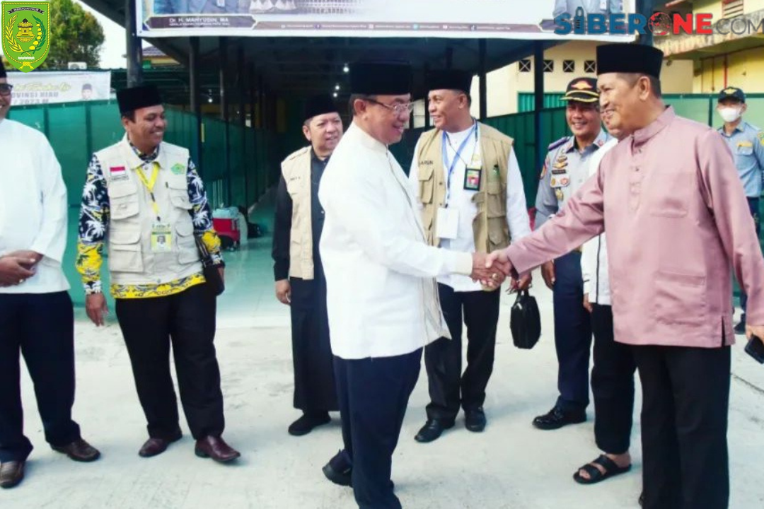 Bupati dan Wabup Inhil Sambut Kedatangan Jamaah Haji Kloter 1 di Pekanbaru