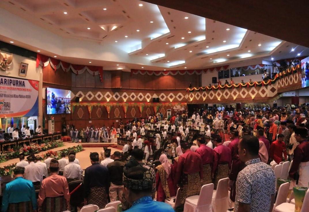 Rapat Paripurna HUT Provinsi Riau ke-67 Dihadiri Waka DPRD T Azwendi