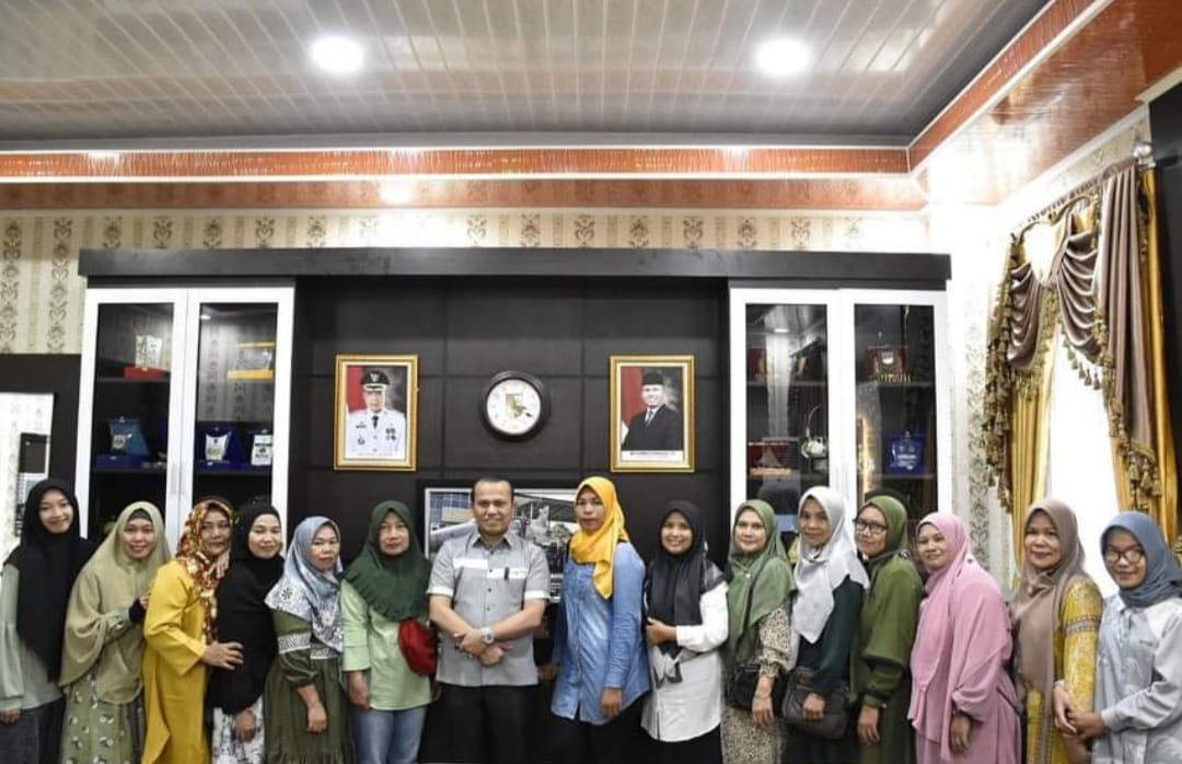 Audiensi Emak-emak di DPRD Diterima Ketua Sabarudi