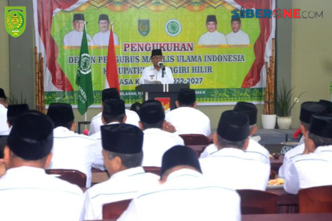 Didampingi Ketua PC Muslimat NU, Bupati Wardan Hadiri Pengukuhan Pengurus MUI Inhil