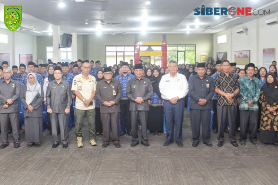 Bupati Wardan Pandu Pengambilan Sumpah Janji 127 PNS di Lingkungan Pemkab Inhil